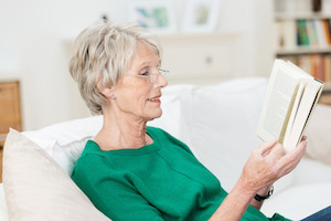 older woman reading Macular Degeneration